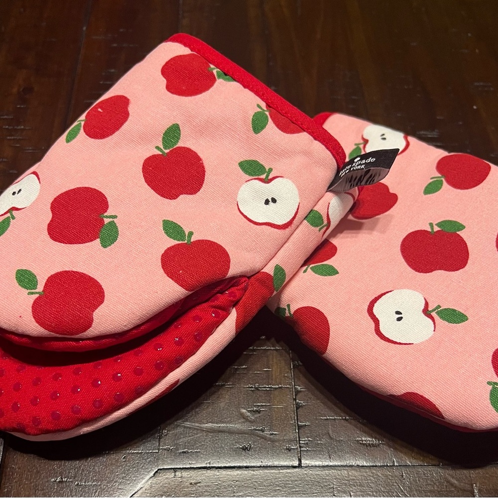 Kate Spade New York Apples Baking Cooking Mini Oven Mitts Set of 2 - Picture 5 of 5